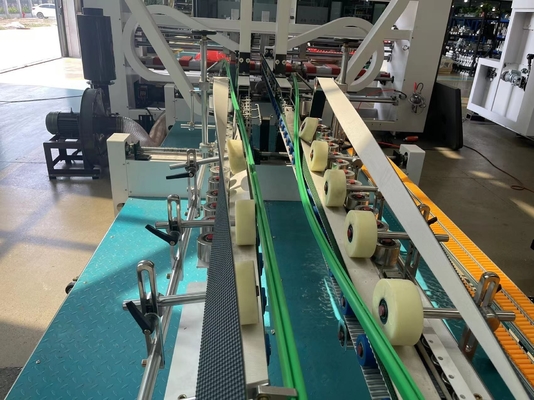 Máy hộp carton lốp Gluer Corrugated Cấu trúc nhỏ gọn