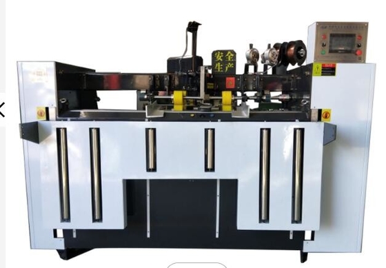 Máy khâu hộp sóng 2000mm bán tự động Máy dập ghim Carton Dây dẫn động bằng khí nén